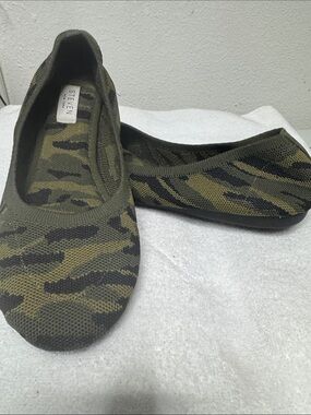 Steven New York flats